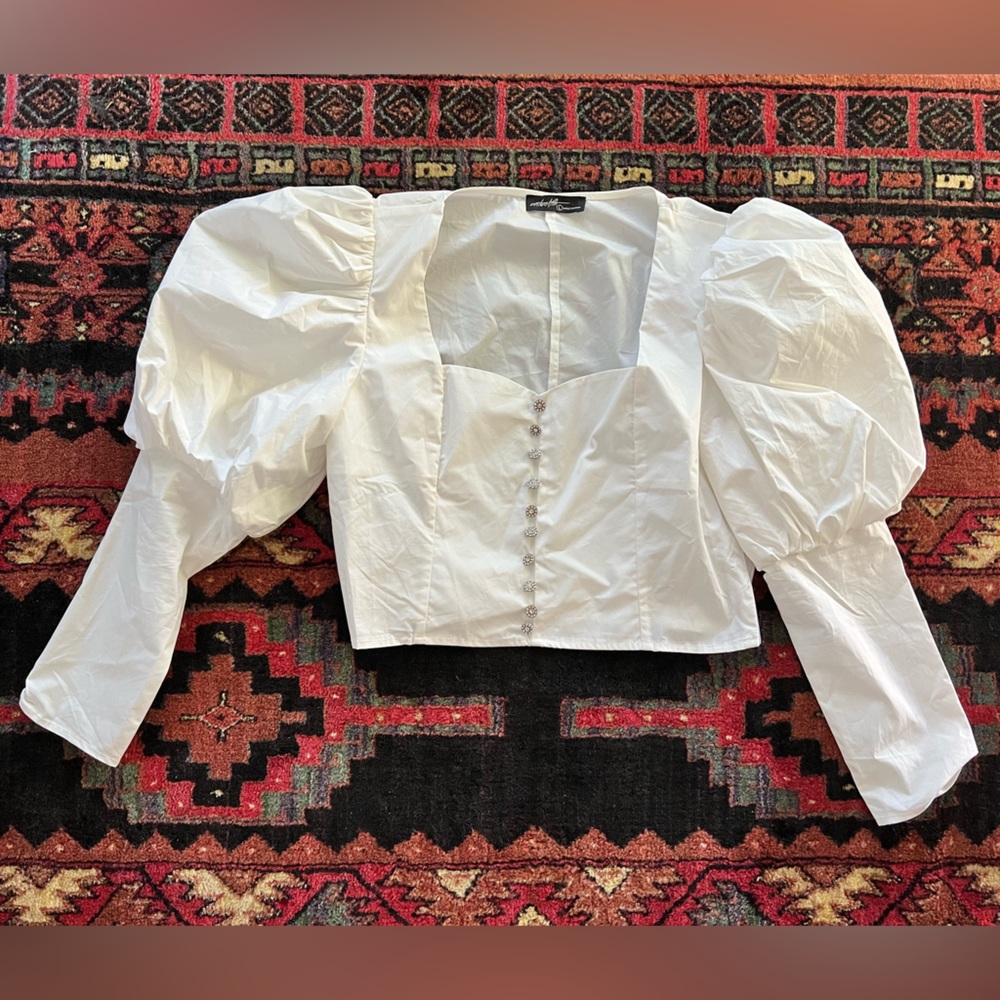 VICI COLLECTION | Cropped puff sleeve top w rhinestone buttons BNWOT